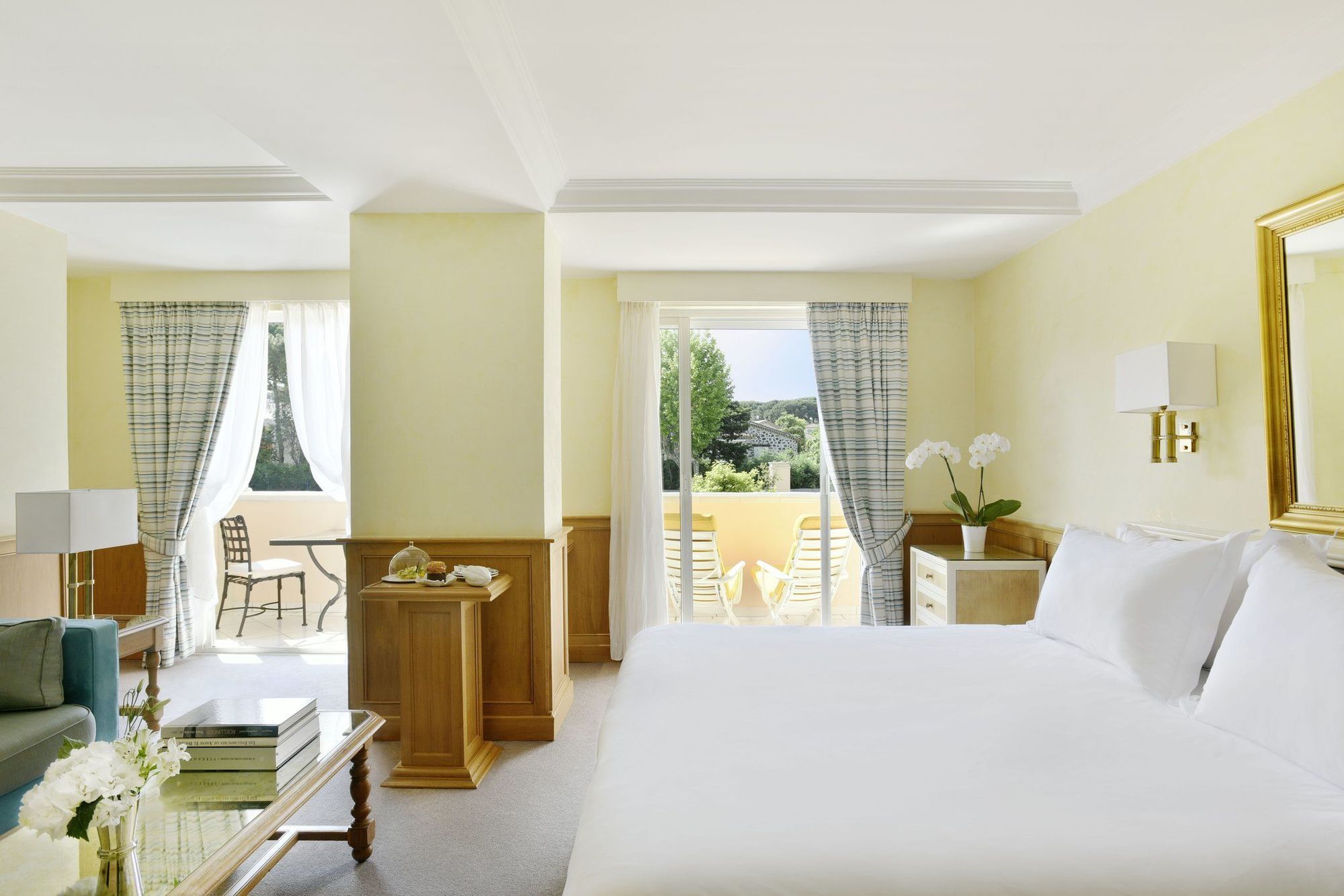 Hotel La Residence De La Pinede Сен Тропе Екстериор снимка