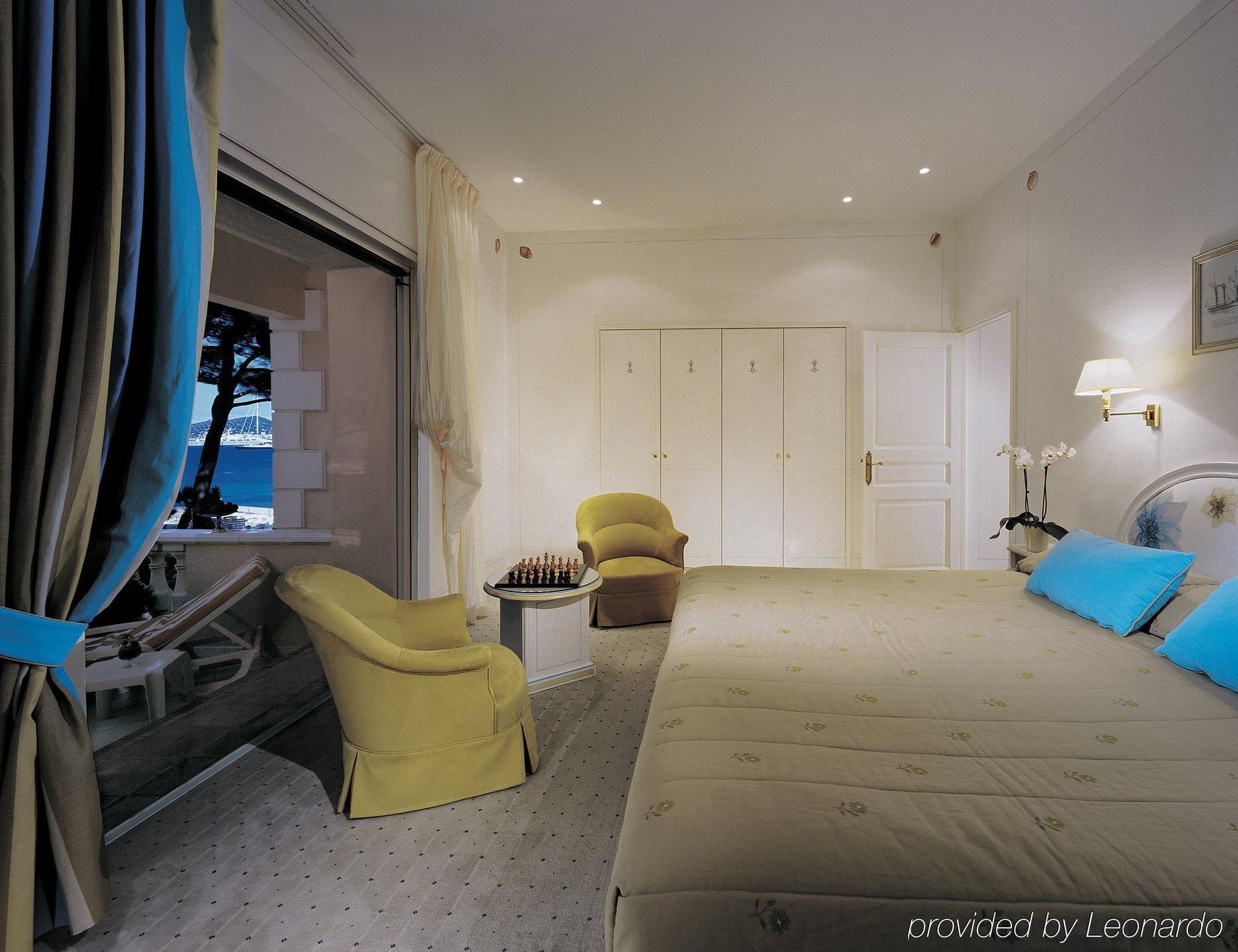 Hotel La Residence De La Pinede Сен Тропе Стая снимка