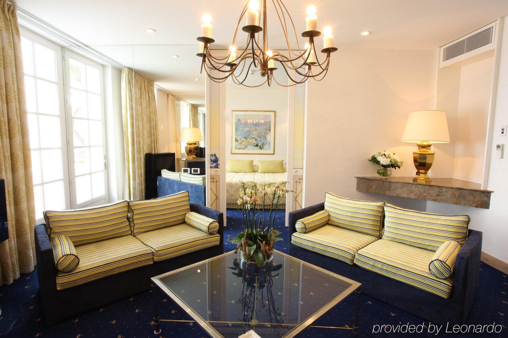 Hotel La Residence De La Pinede Сен Тропе Стая снимка