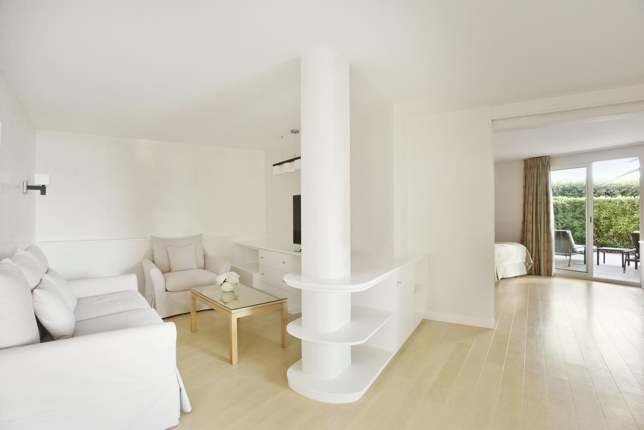 Hotel La Residence De La Pinede Сен Тропе Стая снимка