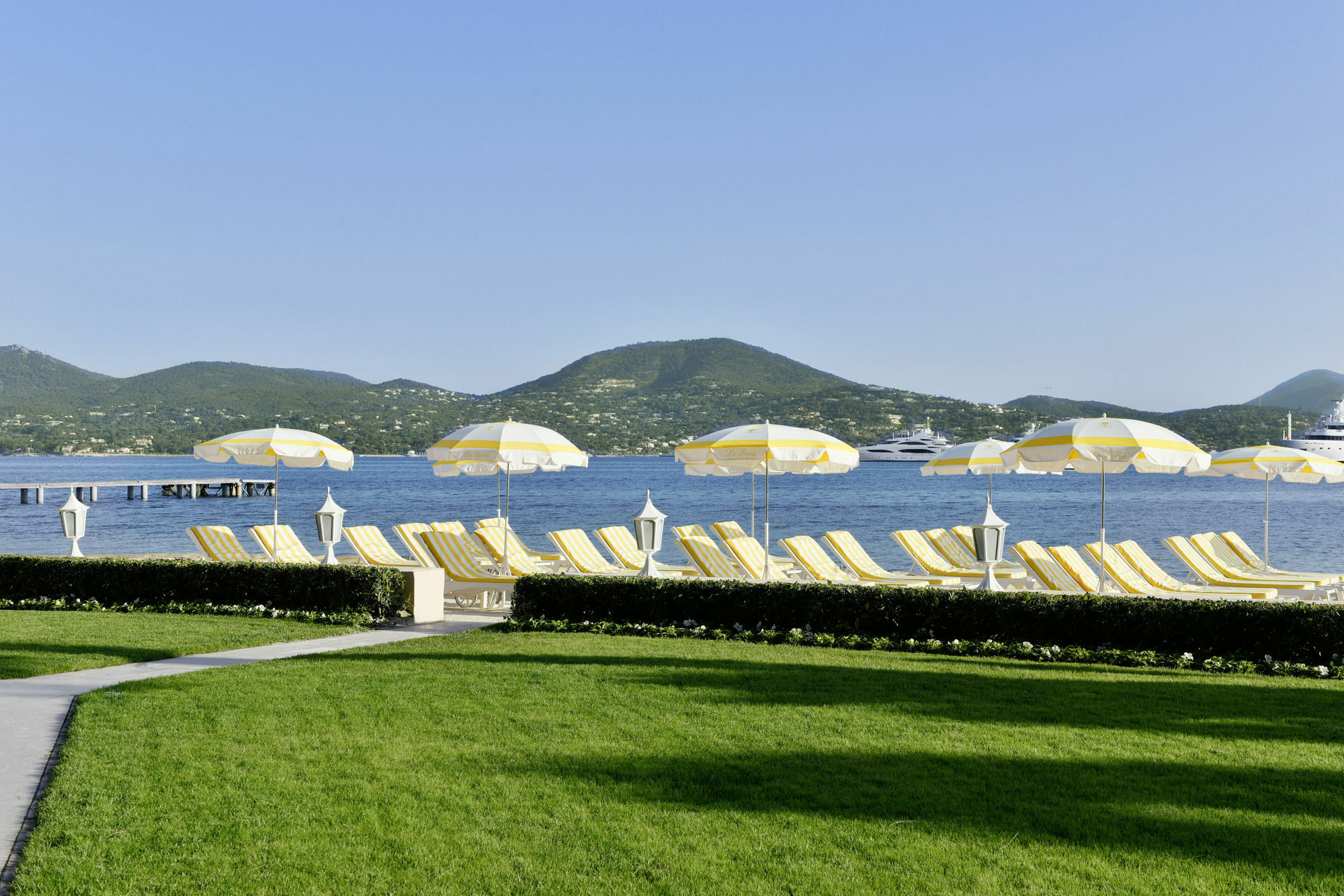 Hotel La Residence De La Pinede Сен Тропе Екстериор снимка