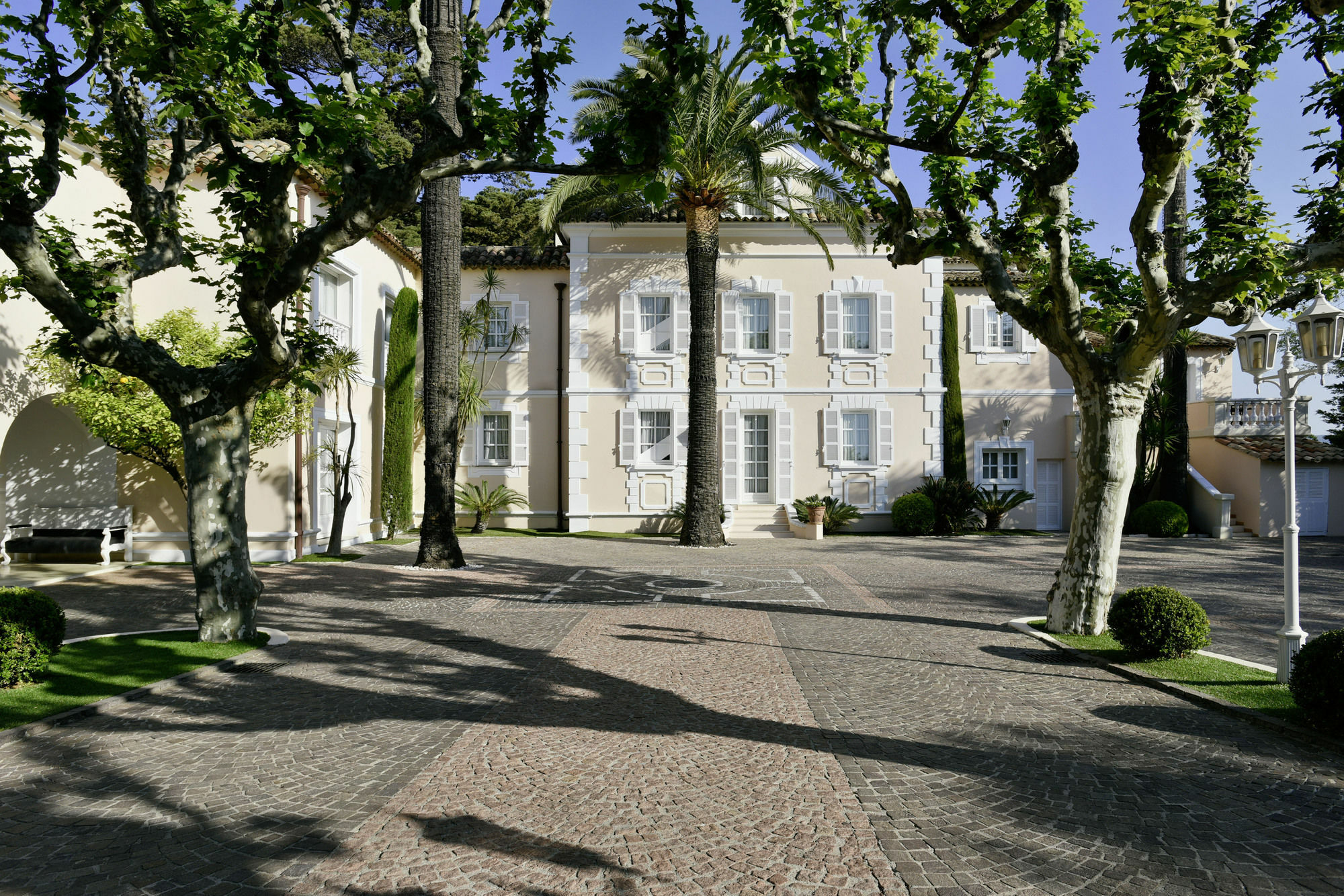 Hotel La Residence De La Pinede Сен Тропе Екстериор снимка